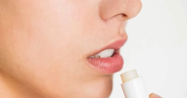 Cách Chữa Thâm Môi Hiệu Quả: Bí Quyết Đánh Bay Môi Xỉn Màu