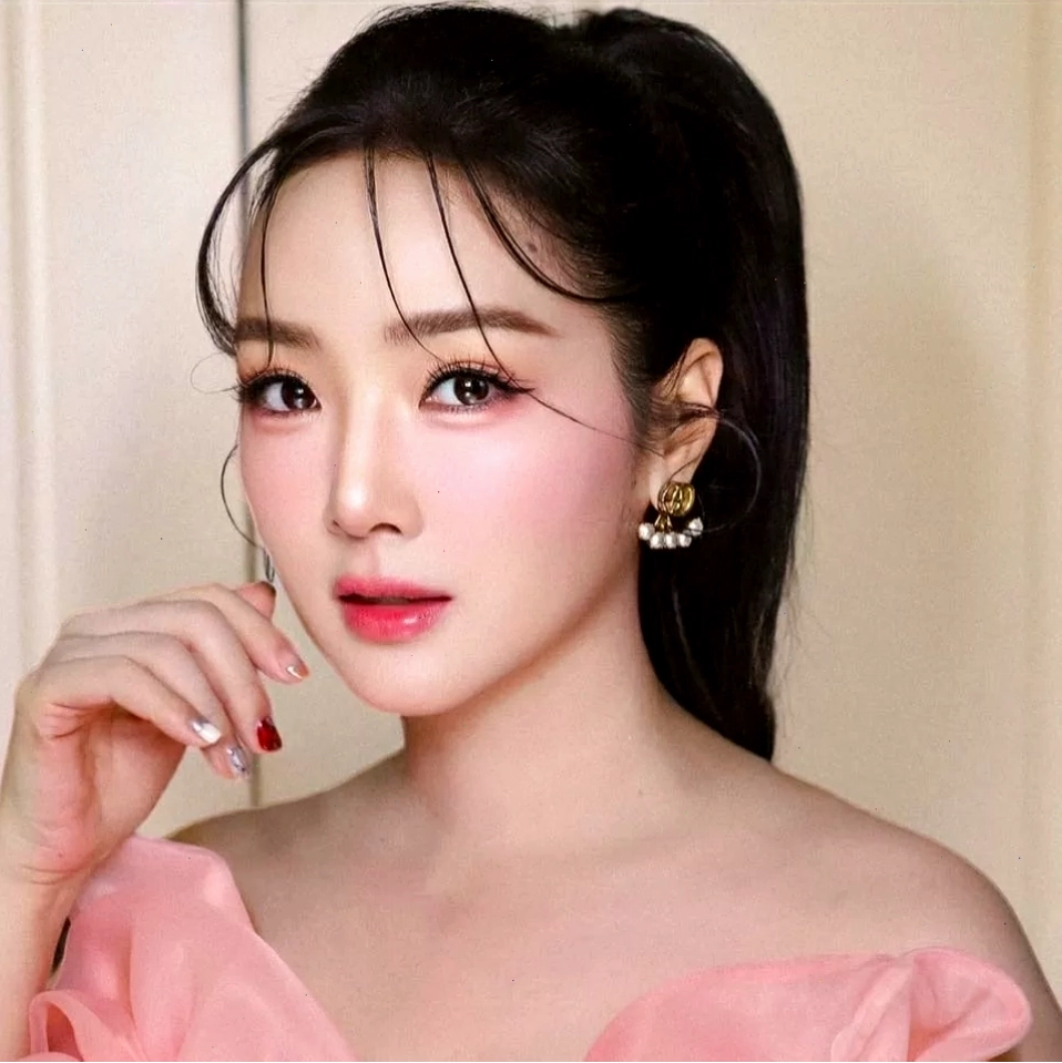 Hoa hậu Đền Hùng Giáng My và những tin đồn về doanh nhân