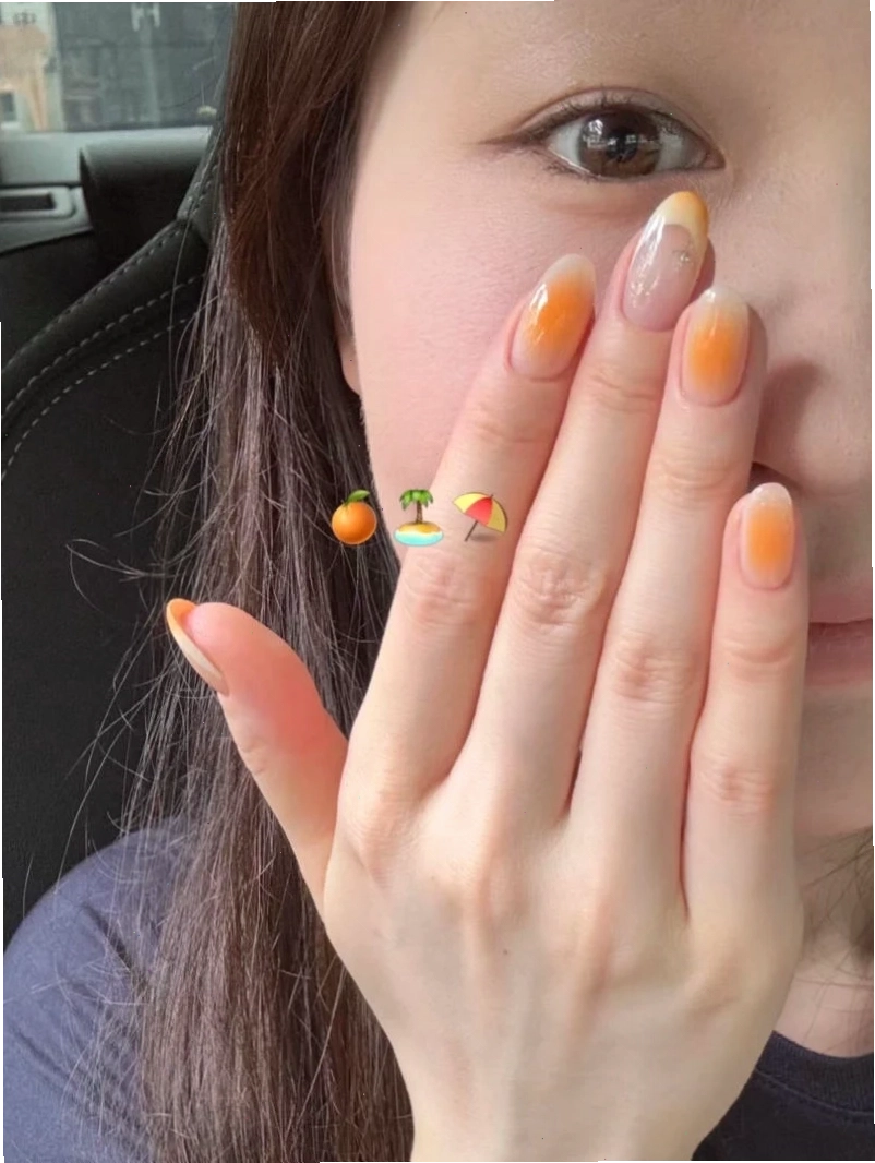 Mẫu nail chân màu cam đào ngọt ngào và nữ tính
