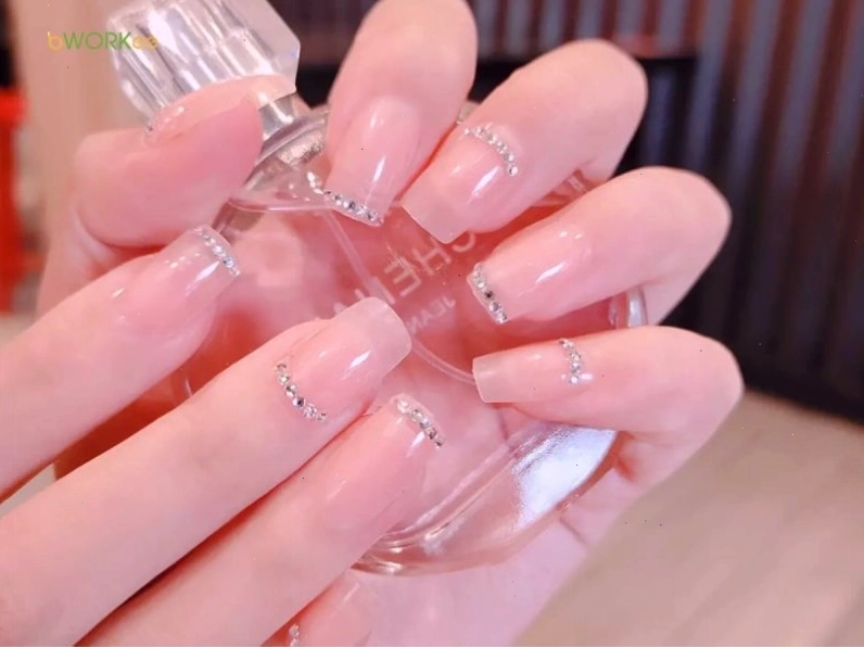 Mẫu nail nhũ màu hồng ngọt ngào