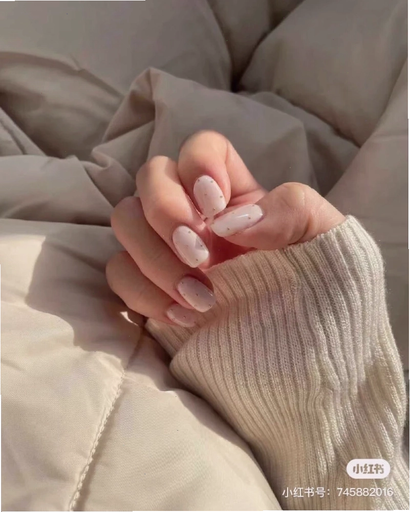 Mẫu nail sơn đầu móng trắng cách điệu