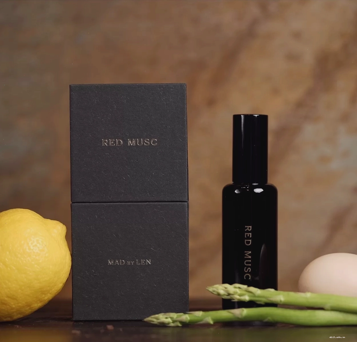 Nước hoa Red Musc Mad Et Len EDP có sẵn tại cửa hàng ở Hà Nội