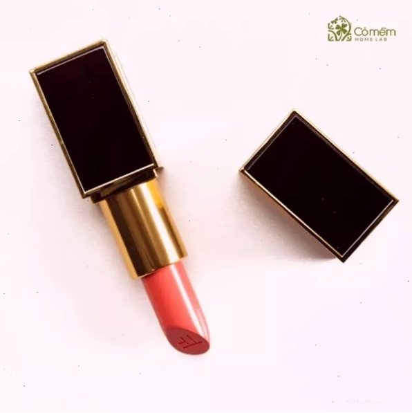 Son màu cam đất gạch cá tính