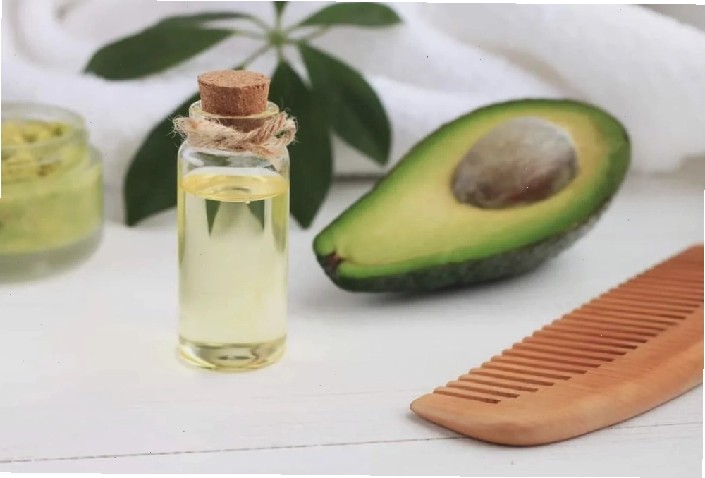Sử dụng dầu gội dưỡng ẩm phục hồi tóc khô xơ